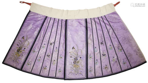 晚清 紫地刺绣花卉纹马面裙