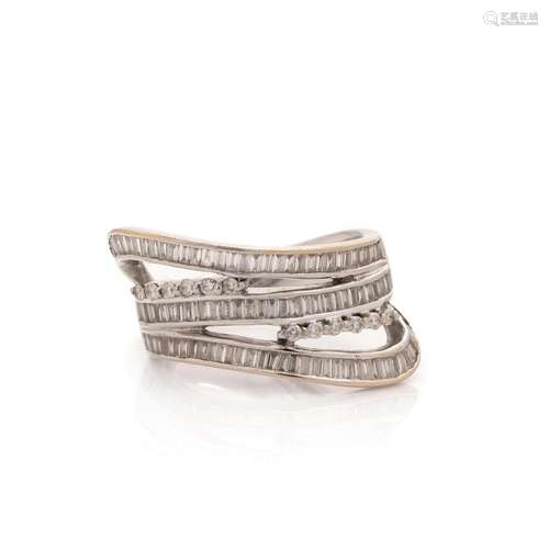 WHITE GOLD AND DIAMOND RING