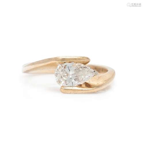 YELLOW GOLD AND DIAMOND RING