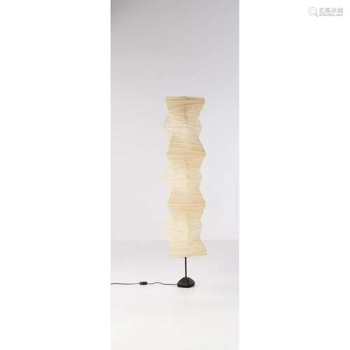 Isamu Noguchi (1904-1988) Model 33N on T3 base Akari series ...