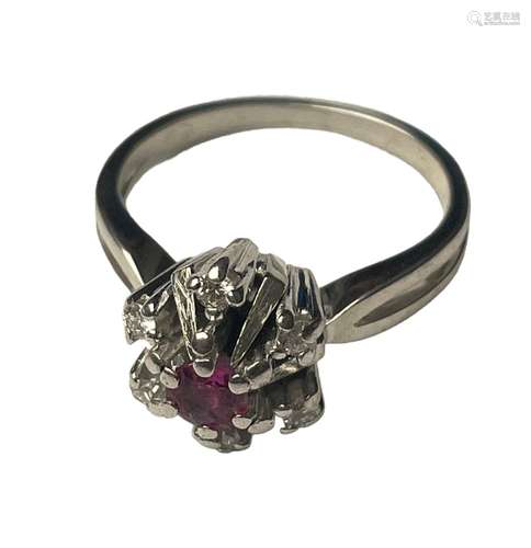 Bague en forme de fleur en gris 18 ct, rubis serti de 6