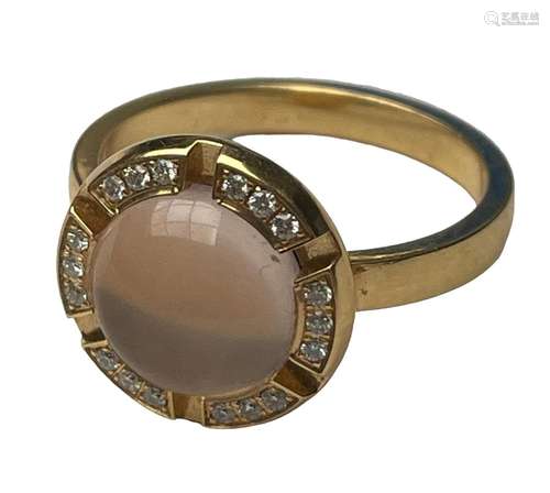 Bague en or rose 18 ct, quartz rose serti de diamants.