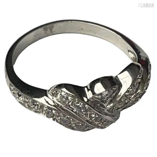 Bague en forme de couronne en or gris 18 ct et diamants