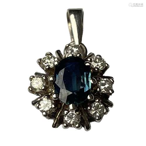 Pendentif en or gris 18 ct, saphir bleu serti de 8 diam