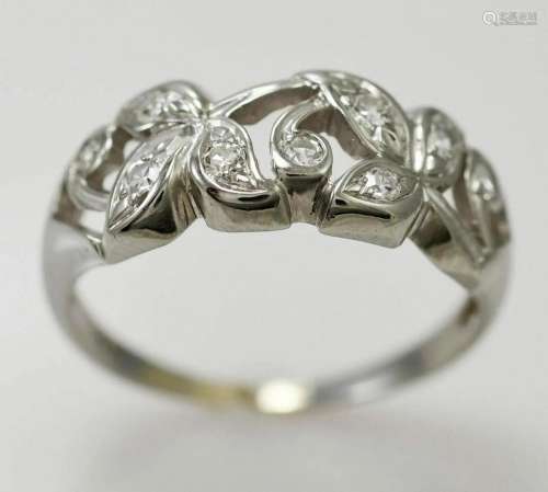 18k White Gold Ladies antique diamond ring. 0.25tcw - Size 7...