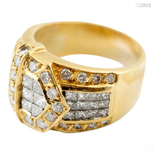 18K Yellow Gold 2.5 CTTW Diamond Buckle Sz. 8 Ring