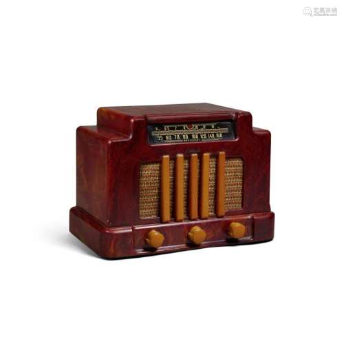 AN ADDISON MODEL 5 YELLOW AND MAROON CATALIN RADIO circa 194...