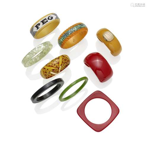 A GROUP OF NINE BAKELITE BRACELETS comprising a cream with e...