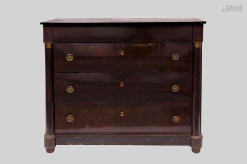 COMMODE DE STYLE EMPIRE, PPS. 20e s. 
x000D_.
Boi