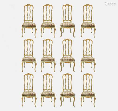 ensemble de 12 chaises de style louis xv à décor floral