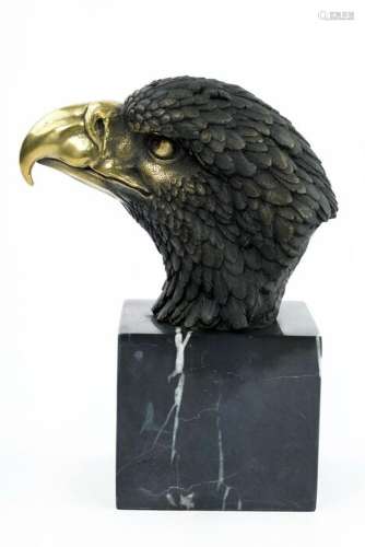 Sculpture of an eagle's head - Bronze