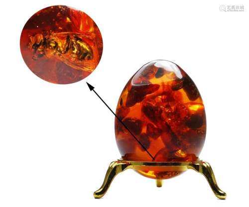 Egg with a honey bee inclusions - Folk Art - Baltic Amber
