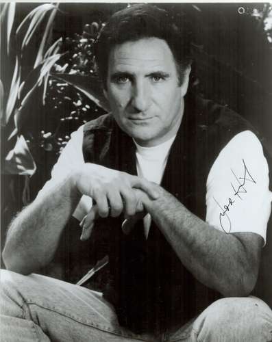 Judd Hirsch signed 10x8 black and white photo. Good conditio...