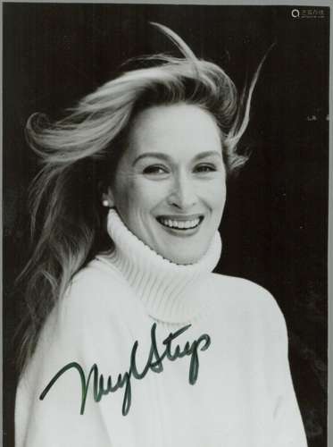 Meryl Streep signed 6x4 black and white photo. Good conditio...