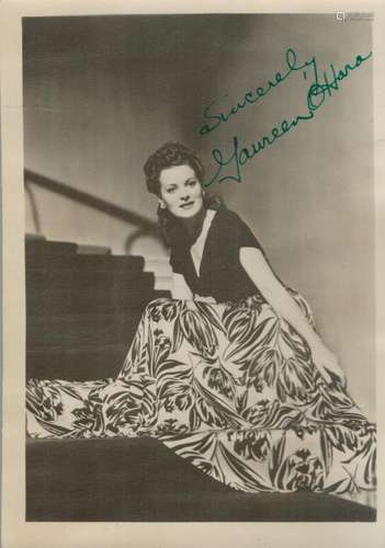 Maureen OHara signed 7x5 vintage sepia photo. Good condition...