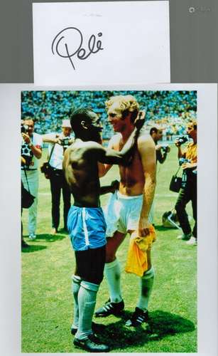 Pele signed 5x3 white card and 10x8 photo featuring the icon...