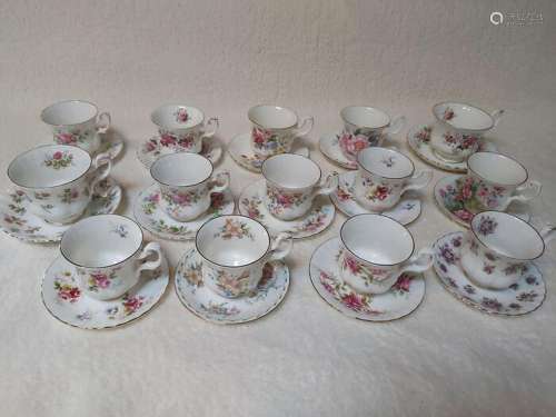 Royal Albert - Cups and saucers (28) - Porcelain