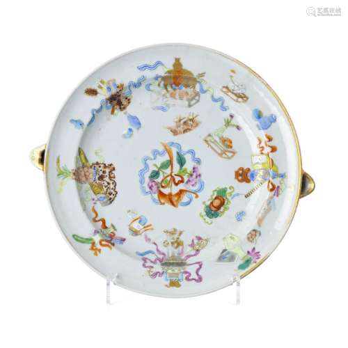 Chinese porcelain 'scholar attributes' rechaud plate, Daogua...