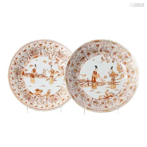 Pair of Chinese porcelain 'long eliza' plates, Kangxi