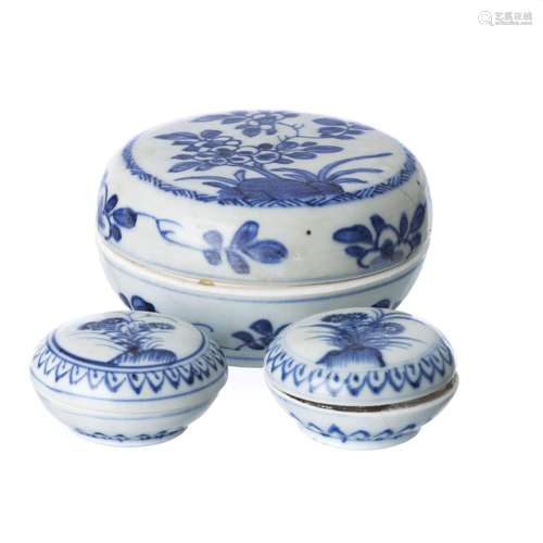 Three Chinese porcelain cosmetic boxes, 17thC