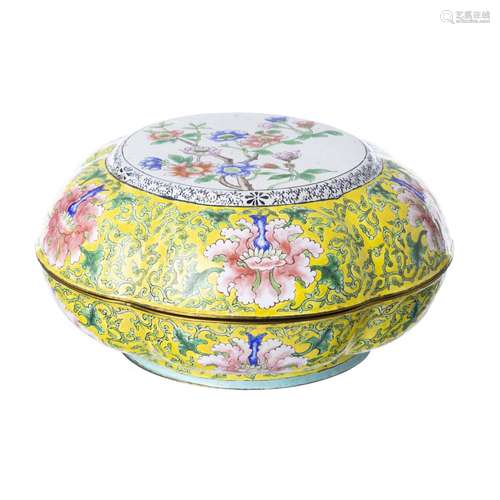 Lobbed Canton enamel box