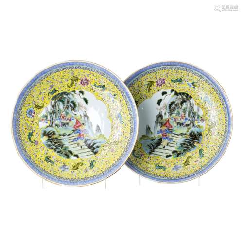 Large pair of Chinese porcelain plates, Republic