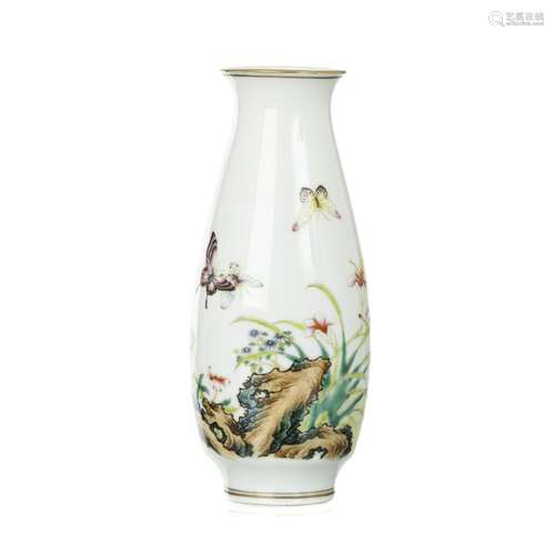 Vase 'butterflies' in porcelain from China, Republic