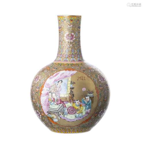 Large Tianqiu Chinese porcelain famille rose vase