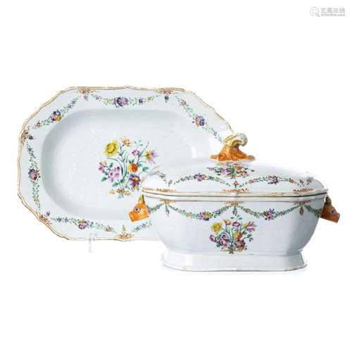 Tureen with platter in chinese porcelain, Qianlong