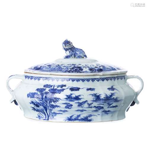 Oval Chinese porcelain tureen, Qianlong