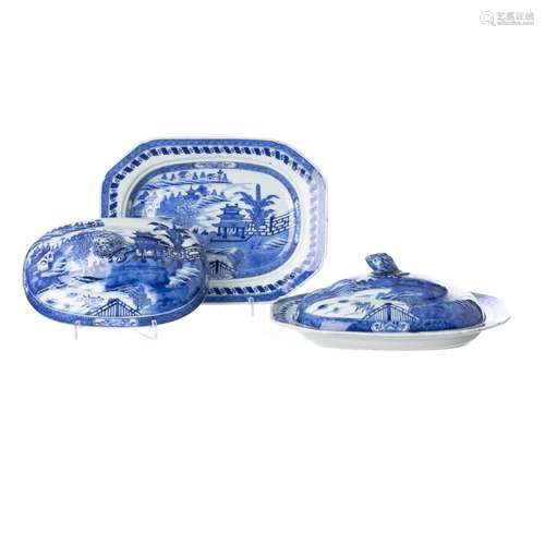 Pair of plates with lid in chinese porcelain, Canton