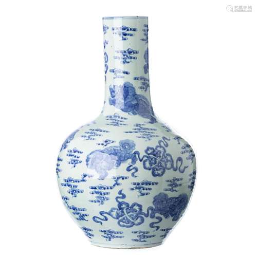 Porcelain 'foo dogs' vase from China