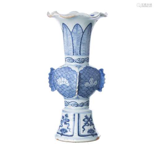 Chinese porcelain 'archaic' style vase