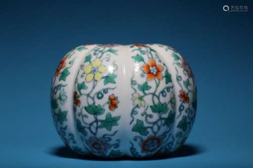 Doucai flower pattern melon edge water bowl