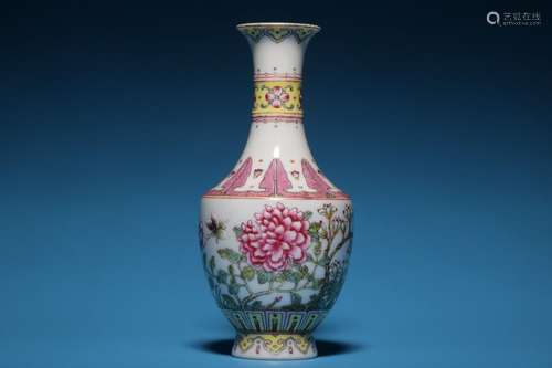 Appreciation vase with enamel peony pattern