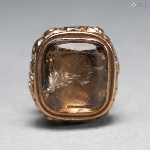 A Smoky Quartz Mounted Gold Ring