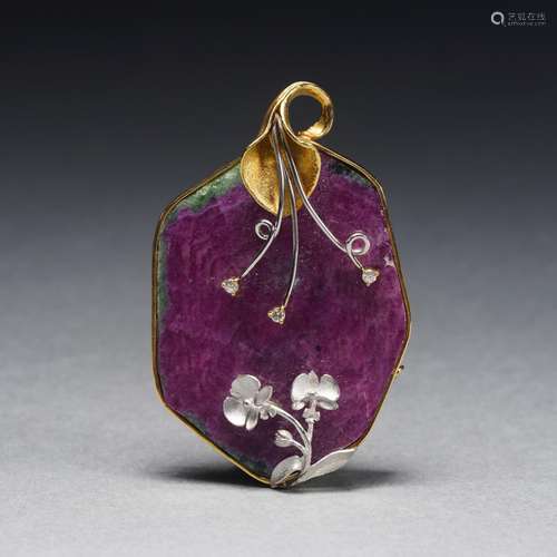 A Hardstones Inlaid Gold Pendant