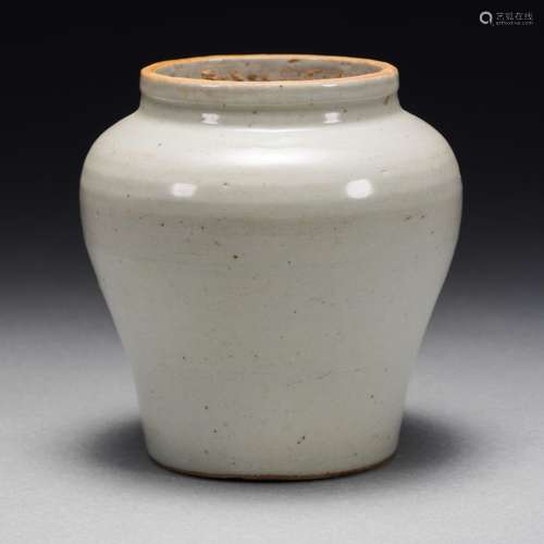 A Monochrome Pottery Jar