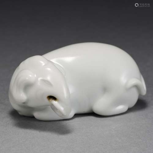 A Porcelain Elephant Shape Paper Weight