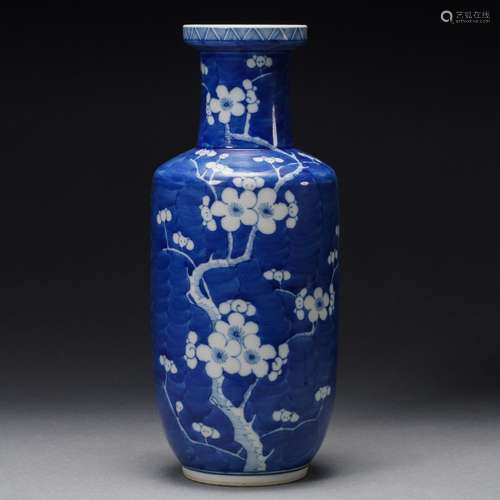 A Blue and White Ice Plum Mallet Vase