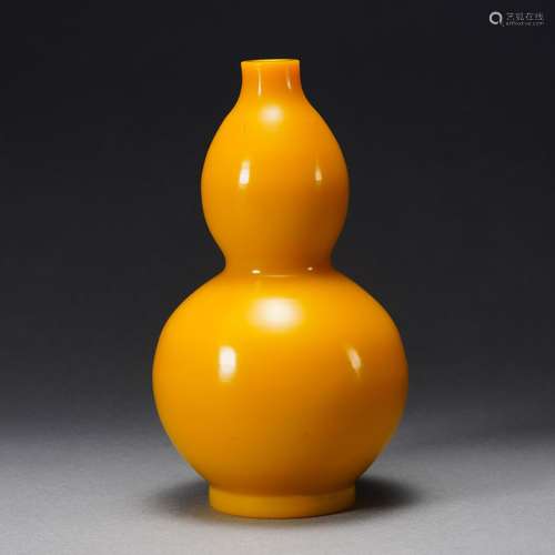 A Peking Glass Double Gourds Vase