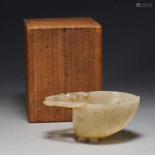 A Carved Jade Peach Form Cup