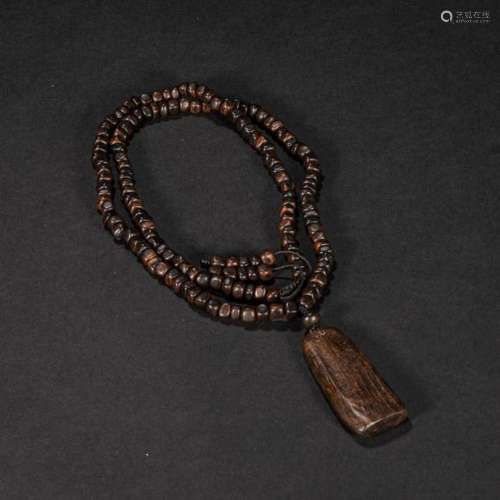 CHINESE AGARWOOD NECKLACE, QING DYNASTY