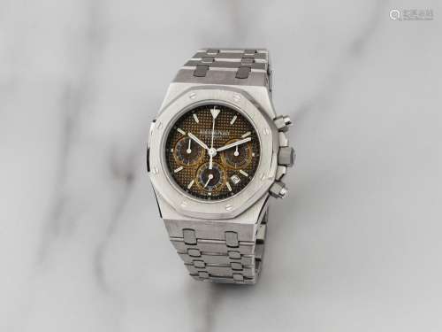 Audemars Piguet. Beau chronographe bracelet en acier avec da...