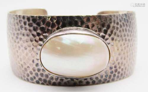 VINTAGE LM HAMMERED DESIGN CUFF WITH