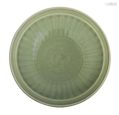 A Chinese Longquan celadon charger, Ming period, ø 32,5 cm