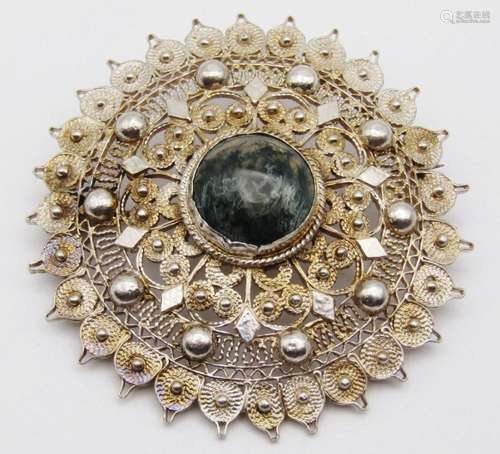 VINTAGE 950 SILVER CIRCULAR BROOCH WITH