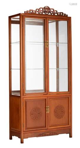 A South-Chinese hardwood display cabinet, 20thC, H 183,5 - W...