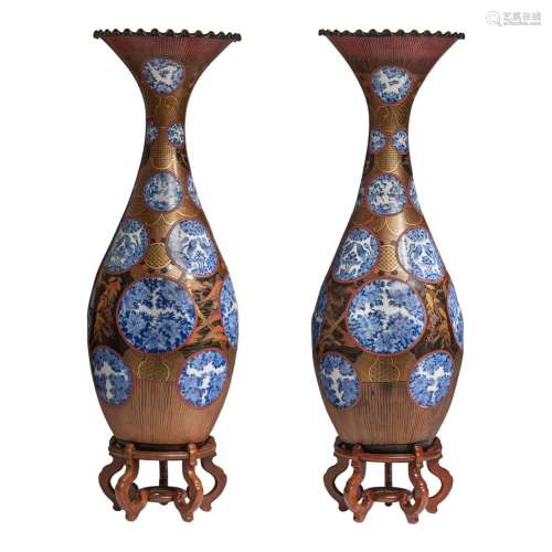 A pair of imposing Japanese lacquered Arita blue and white p...