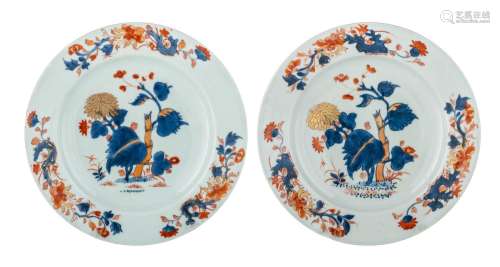 Two Chinese Imari dishes, 18thC, ø 28 cm